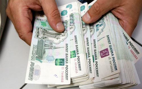 Đồng Rúp lại lao dốc theo giá dầu