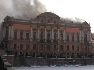 Cháy cung điện nổi tiếng ở Nga