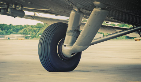 Máy bay của Việt Nam và Mỹ chạm nhau tại sân bay Chicagô