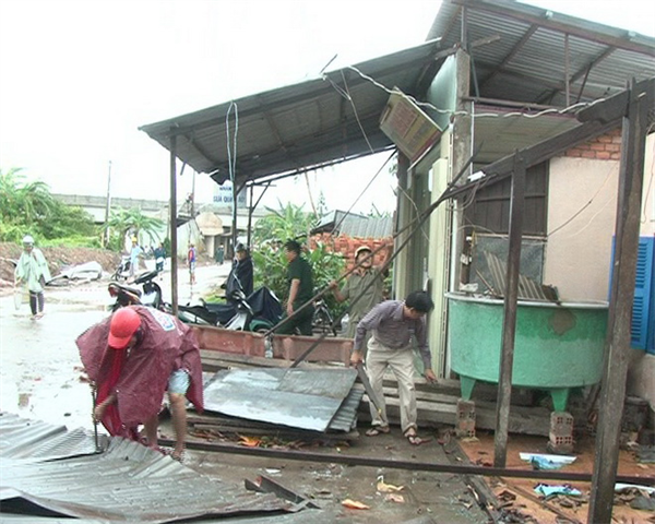 Video: Lốc xoáy kinh hoàng ở Sóc Trăng