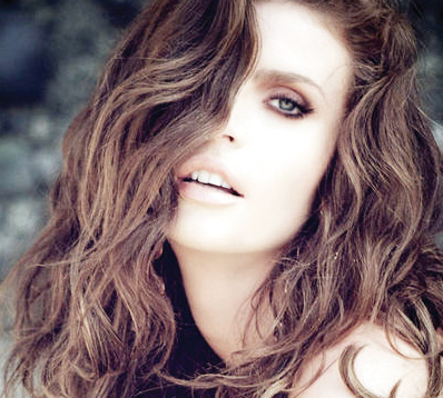 Gặp siêu mẫu thế giới Julia Lescova