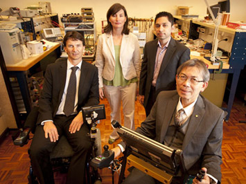 Giáo sư gốc Việt và xe lăn thông minh tự điều khiển bằng ý nghĩ