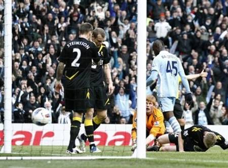 Man City gây sức ép lên MU với cách biệt 5 điểm