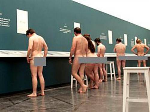 Khỏa thân mới được vào bảo tàng