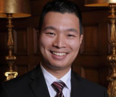 Thanh niên gốc Việt được Nữ hoàng Anh vinh danh