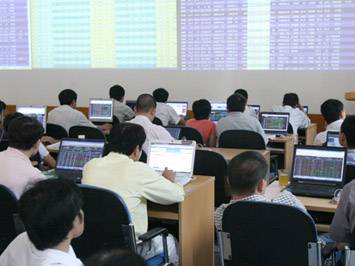 “Cơn điên” của dòng tiền