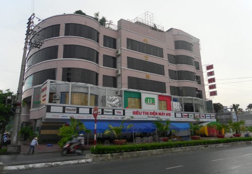 Tổng giám một tập đoàn thắt cổ tự tử