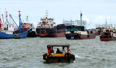 Ngư dân tiếp tục ra khơi dù lo bị cướp