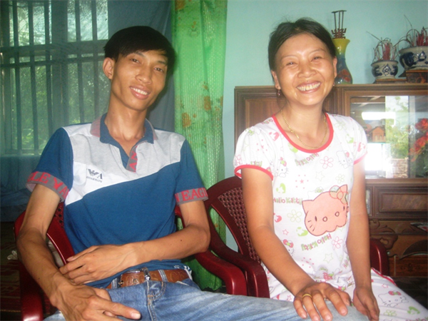 Vợ hơn chồng 7 tuổi, cưới siêu tốc sau 5 ngày quen