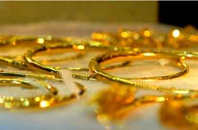 Vàng tăng vọt, nới rộng khoảng cách với thế giới