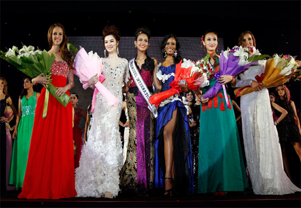 Ngọc Oanh đoạt giải 3 Siêu mẫu Quốc tế