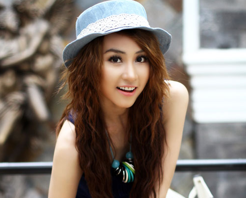 Ngân Khánh nối gót Trang Nhung hủy diễn bảo vệ đoan trang