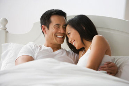 Chồng tế nhị 'dạy' tôi chuyện chăn gối