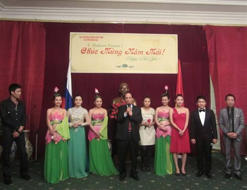 Biểu diễn văn nghệ phục vụ người Việt tại Moskva