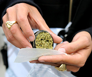 Moskva: Đáng ngại việc sinh viên ngộ độc vì thuốc lá hỗn hợp