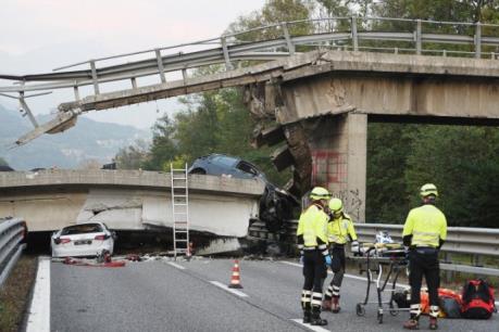 Lại sập cầu vượt tại Italy