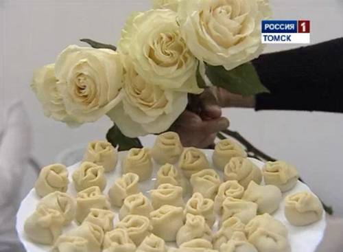 Độc đáo món Pelmenhi hoa hồng dịp 8-3