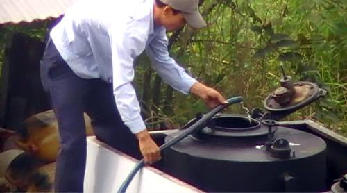 Kinh hoàng “công nghệ” xăng dỏm