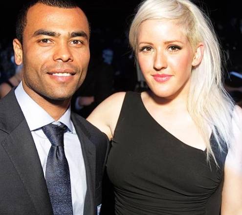 Ashley Cole vung tiền 'mua' người đẹp