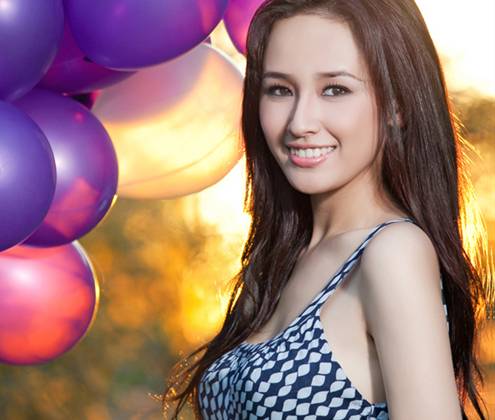 Mai Phương Thúy rạng rỡ dưới nắng chiều