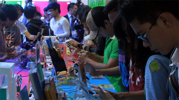 Smartphone ngày càng rẻ