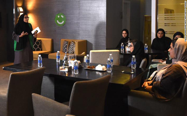 Phụ nữ Saudi Arabia háo hức làm tài xế ứng dụng taxi công nghệ