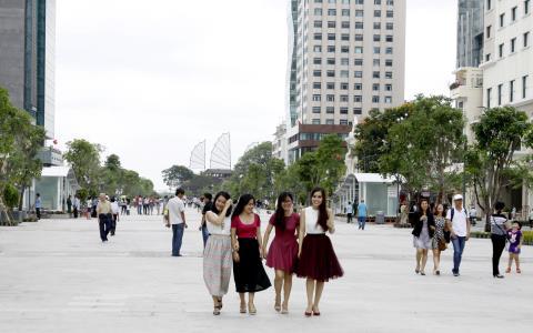 1000 tỷ lát granite vỉa hè TP.HCM: Nghịch lý cách tiêu tiền