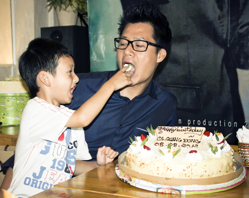 Jennifer Phạm bị 'ném đá' vì chỉ trích chồng cũ