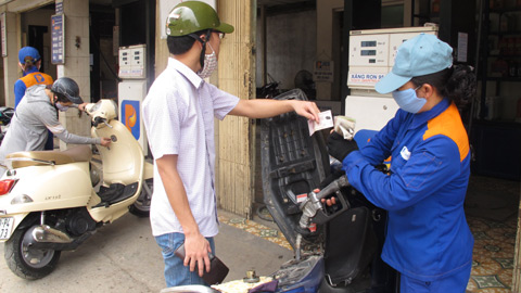 Đề xuất tăng 1.300 đồng/lít, giá xăng sắp đạt kỷ lục?