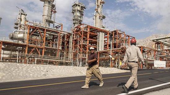Iran sắp trở lại thị trường dầu, bán thêm 500.000 thùng/ngày