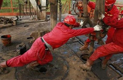 Giá dầu tăng 6% vượt đáy 3 tháng