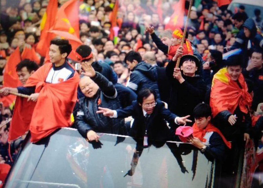 Ông Nguyễn Lân Trung có được phân công lên xe buýt diễu hành của U23 Việt Nam?