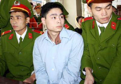 Sát thủ máu lạnh rớt nước mắt nghe mô tả thương tích nạn nhân (trực tiếp)