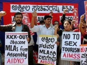 Bắt quả tang 3 Bộ trưởng... xem phim sex tại quốc hội