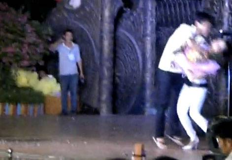 Chua chát: Sao bị sàm sỡ, tấn công