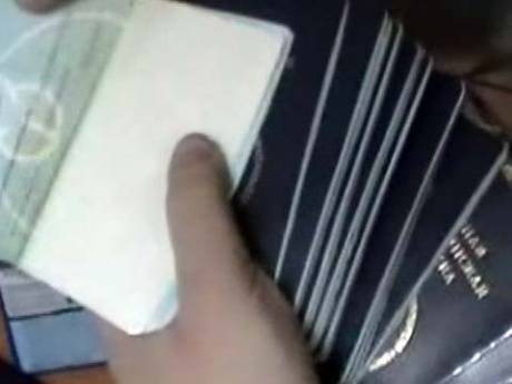 Moskva: Bắt giữ nhóm tội phạm chuyên bán giấy tờ giả