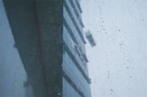 “Lồng sắt” va đập như phim tại tòa nhà Keangnam