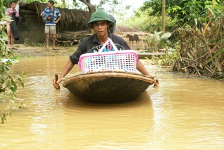 Thanh Hóa: Lũ cuốn vỡ đê, cả xã mênh mông nước ngập