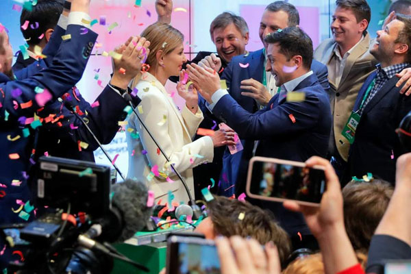 Danh hài Zelensky sẽ làm gì để Ukraine sẽ không còn là một 