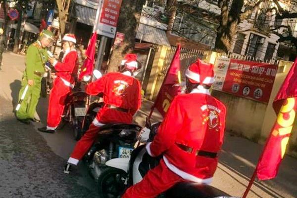 Chuyện nghe muốn khóc của “ông già Noel Việt”