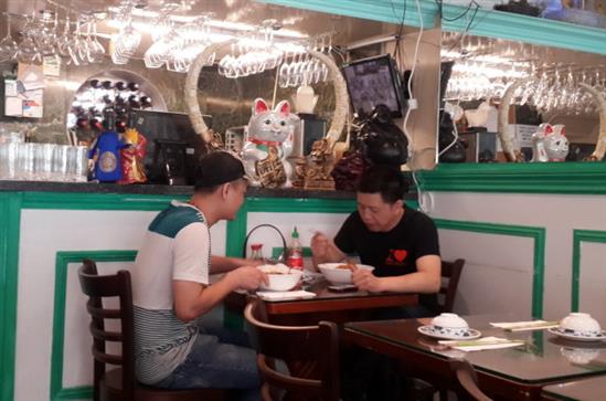 Phận 'người rơm' ở Anh