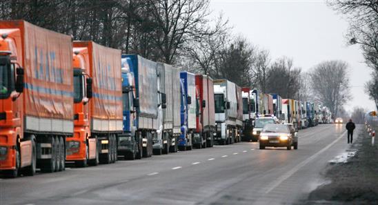 Nga đình chỉ lưu thông của xe tải Ukraina cỡ lớn trên toàn lãnh thổ