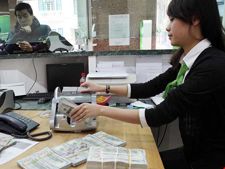 Giá vàng, USD nhảy múa vì tin đồn nhảm