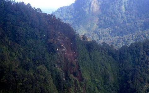 Đùa cợt vụ tai nạn Sukhoi, tiếp viên mất việc