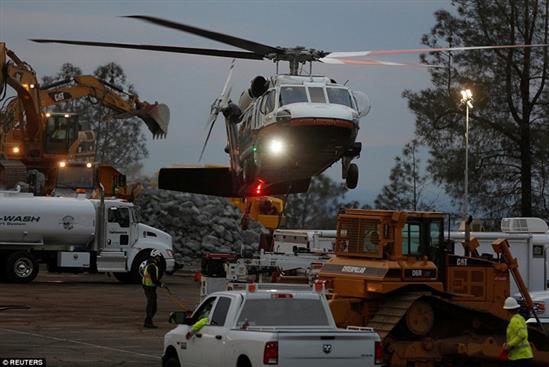 Hình ảnh California chạy đua vá lại đập Oroville trước khi bão mới về