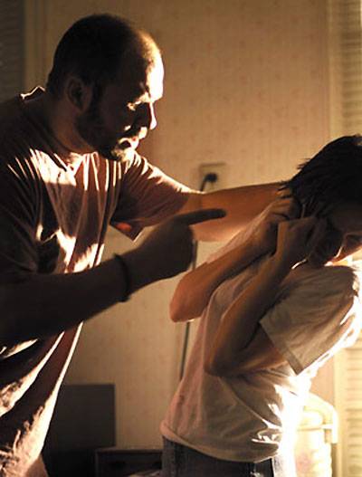 Gã hàng xóm khen nốt ruồi 'chỗ hiểm' của vợ tôi