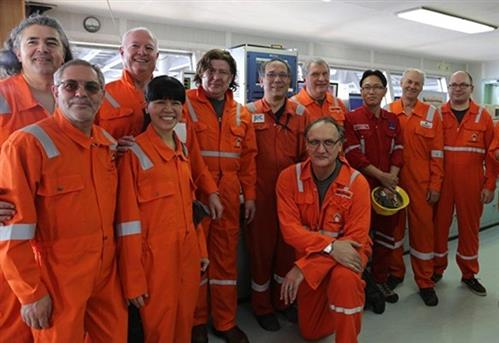 Lãnh đạo Rosneft và Petrovietnam thăm giàn khoan thăm dò ngoài khơi Việt Nam