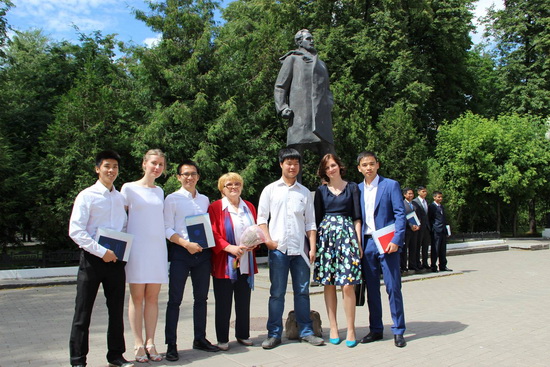 Ấn tượng ngày ra trường của sinh viên Việt tại Nga