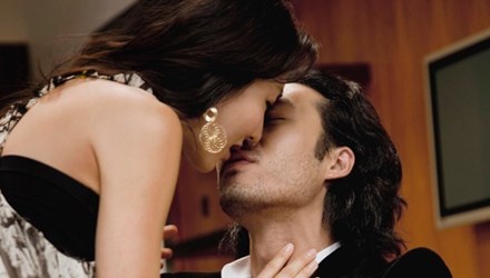 Bị tình trẻ lừa trắng tay, chồng quỳ lạy khóc lóc xin được quay về