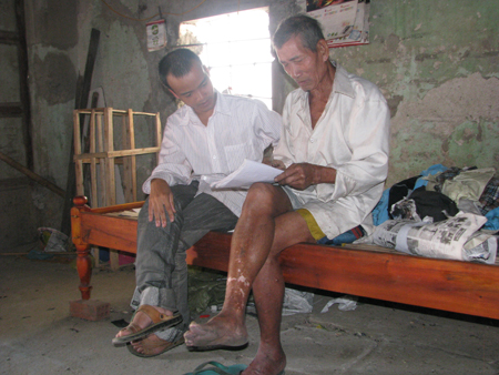 Dị nhân tỷ phú nhặt đá xây nhà: Người 